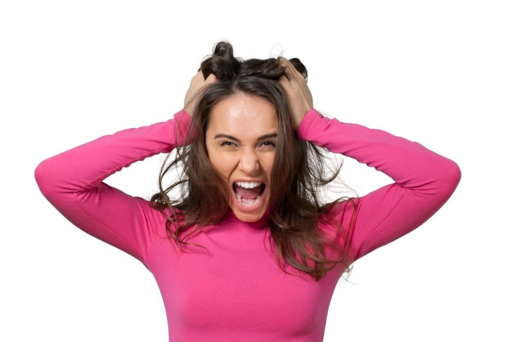 イライラする女性の画像